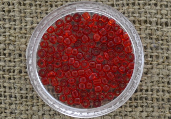  701197 Koraliki drobne oponki czerwone 6 gram
