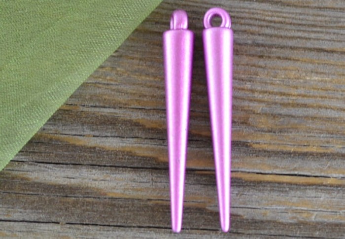 -0707 Zawieszka mała kolec w kolorze fioletowym 10szt