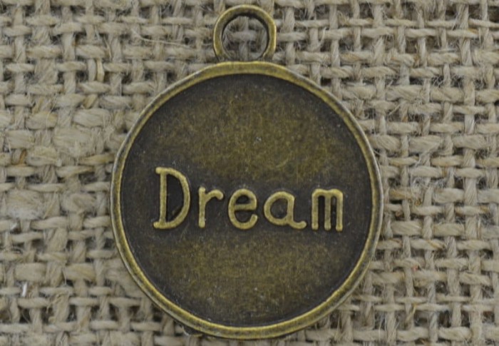 [107303] Zawieszka mała moneta "Dream" w kolorze brązu