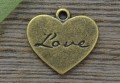 107237 Zawieszka mała w kształcie serduszka z napisem Love w kolorze brązu