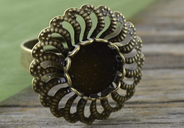  10362 Ozdobna baza pierścionka w kolorze brązu na kaboszon 10mm