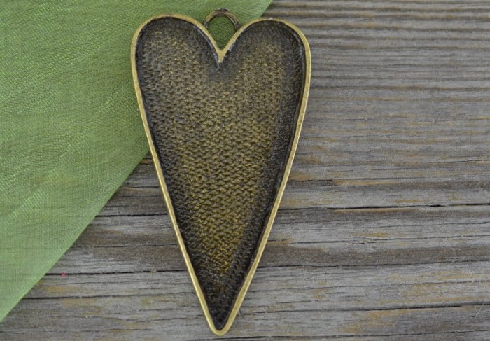  10148 Klasyczna baza medalionu w kolorze brązu w kształcie serca