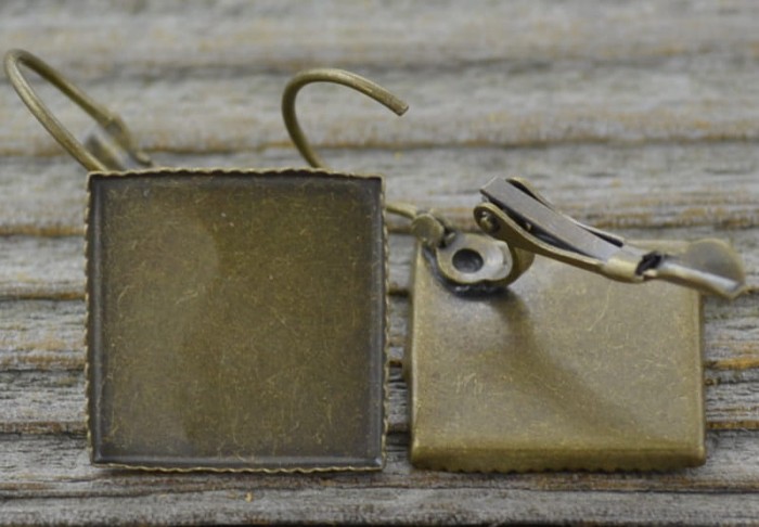 [10413] Baza kolczyka na biglu na kaboszon 15*15mm