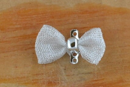  {31216} Łącznik ozdobny w kolorze srebra kokardka 2szt