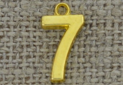 Zawieszka mała cyferka "7" kolor złota