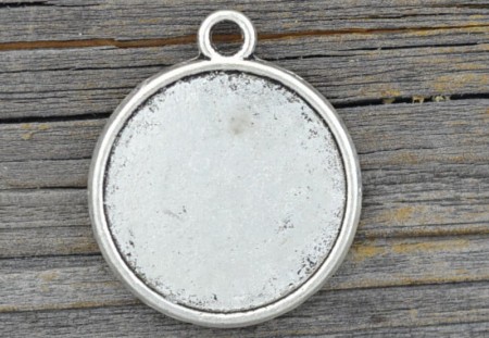 [50101] Baza medalionu kolor srebra kaboszon 22mm