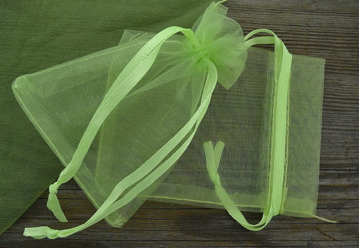 1060252 Woreczek z organzy 9*7mm limonkowy 3szt 
