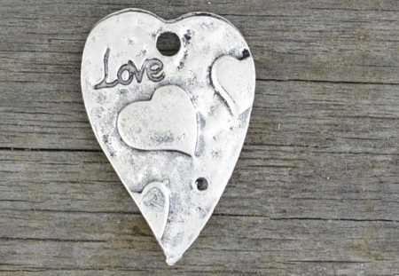 [30841] Zawieszka duża serce LOVE kolor srebra