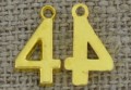 Zawieszka mała cyferka "4" kolor złota