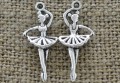 307242 Zawieszka mała baletnica w kolorze srebra 2szt