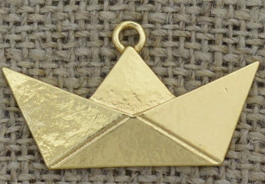 [207157] Zawieszka mała łódka origami w kolorze złotym