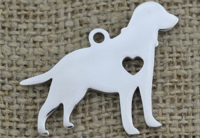 [307422] Zawieszka mała ze stali nierdzewnej pies w kolorze srebrnym