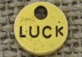 Zawieszka mała moneta "LUCK" kolor złota 3szt