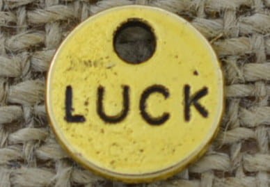 Zawieszka mała moneta "LUCK" kolor złota 3szt
