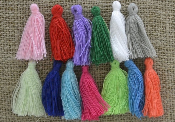 [20762] Zawieszka mała frędzel mix kolorów