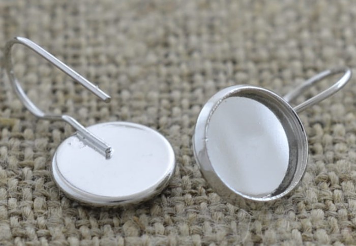{40459} Klasyczna baza kolczyka na kaboszon 10mm w kolorze srebrnym