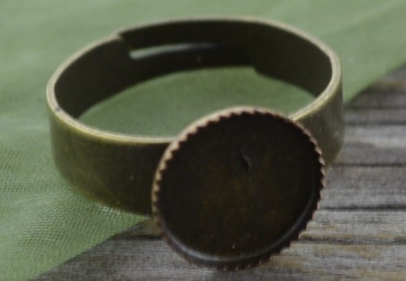 10365 Klasyczna baza pierścionka w kolorze brązu na kaboszon 10mm