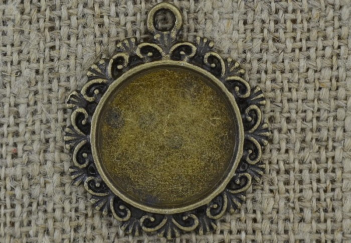 [101176] Ozdobna baza medalionu w kolorze brązu na kaboszon 20mm