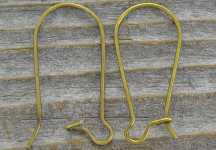 10408 Bigle zamknięte długie rybki w kolorze brązu 10par