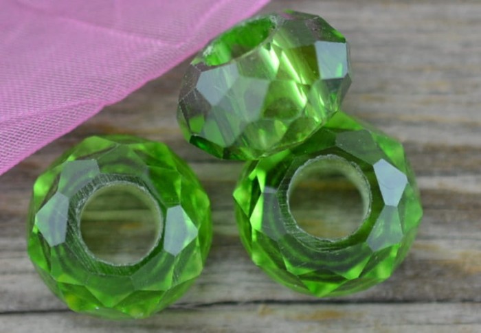 701151 Koralik szklany modułowy fasetowany ciemnozielony 14*8mm