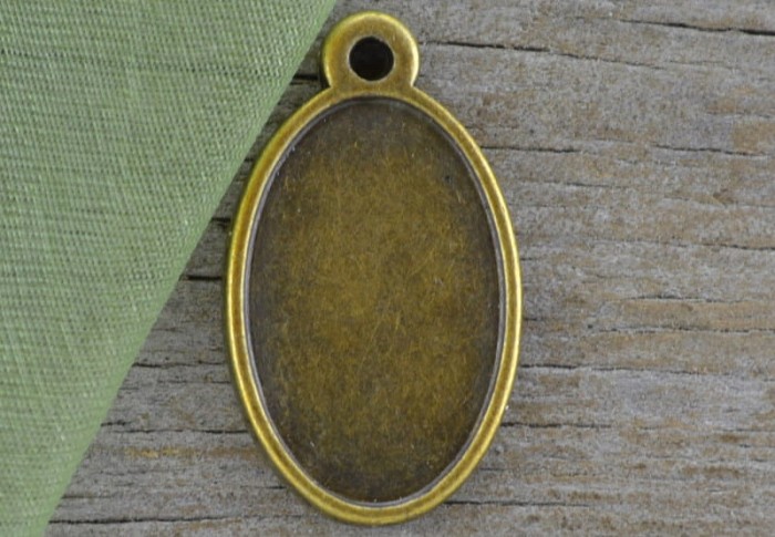 101131 Klasyczna baza medalionu w kolorze brązu na kaboszon 10*17mm 2szt