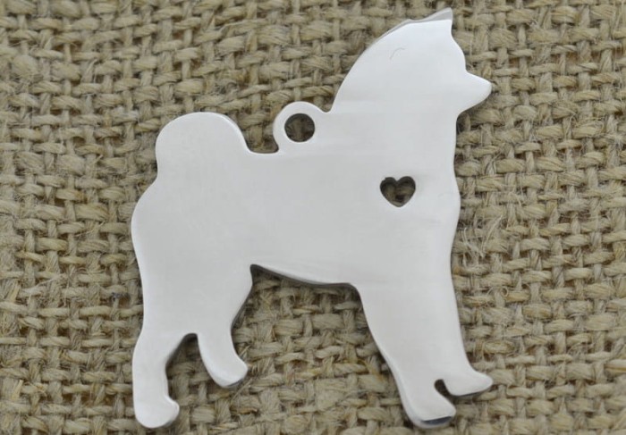 [307431] Zawieszka mała ze stali nierdzewnej pies w kolorze srebrnym