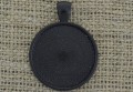 [c0104] Klasyczna baza medalionu w kolorze czarnym na kaboszon 25mm