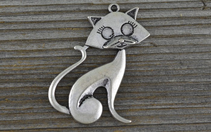 30813 Zawieszka duża kot w kolorze srebra