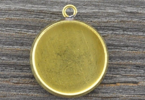 20104 Klasyczna baza medalionu w kolorze złota na kaboszon 14mm 2szt