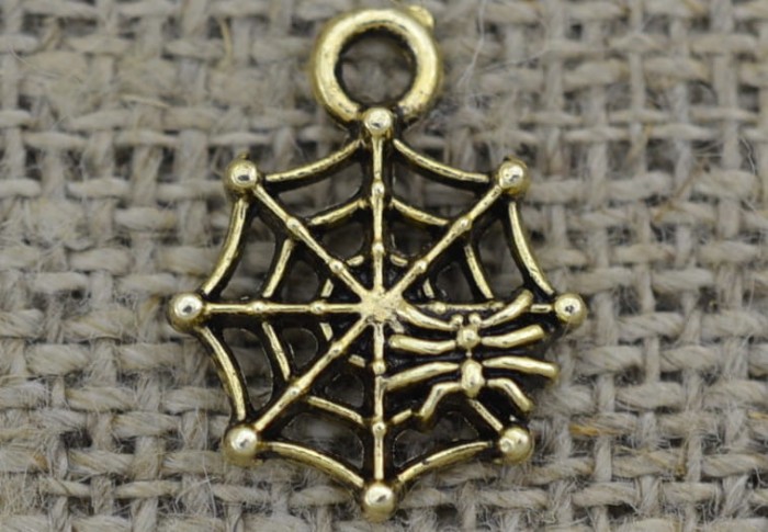 207105 Zawieszka mała pajęczyna w kolorze złotym