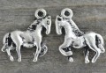 307350 Zawieszka mała konik w kolorze srebra 4szt