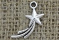 [ś07434] Zawieszka metalowa mała kometa 16*11mm w kolorze srebrnym