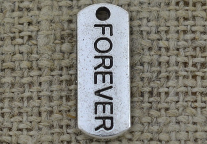Zawieszka mała "FOREVER" kolor srebra 2szt