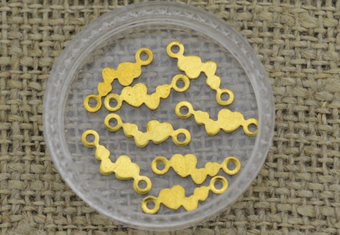 [21280] Element ozdobny łącznik serduszka w kolorze złotym 10szt