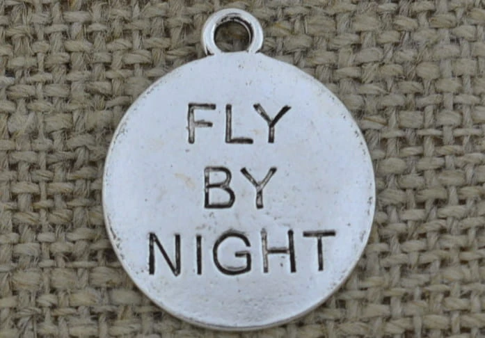 Zawieszka mała "FLY BY NIGHT" kolor srebrny