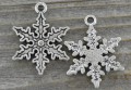 ś07137 Zawieszka płatek śniegu 25*19mm w kolorze starego srebra 2szt