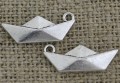 [307453] Zawieszka mała łódka origami w kolorze srebrnym
