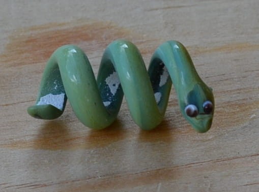 Lampwork wężyk zielony
