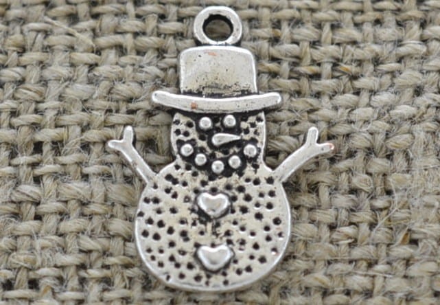 ś07261 Zawieszka mała bałwanek w kolorze srebrnym