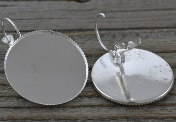 40420 Klasyczna baza kolczyka na biglu angielskim na kaboszon 25mm