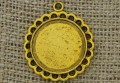 [20114] Ozdobna baza medalionu w kolorze złotym na kaboszon 20mm