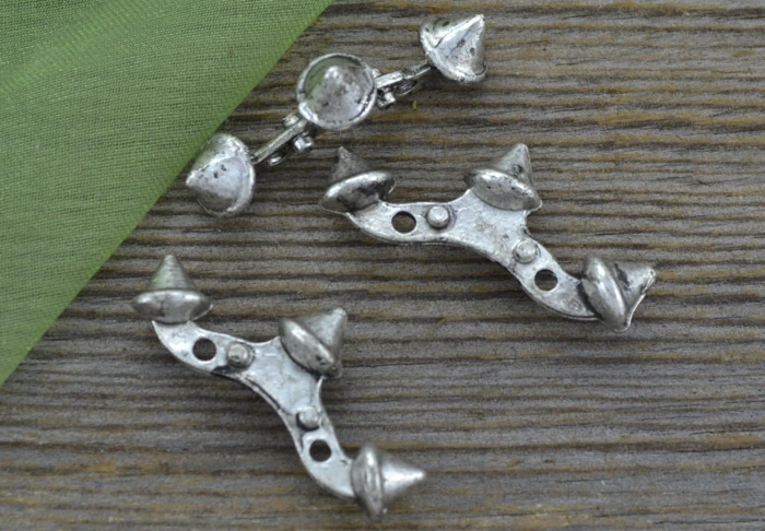 31274 Element ozdobny łącznik kolce w kolorze srebra 