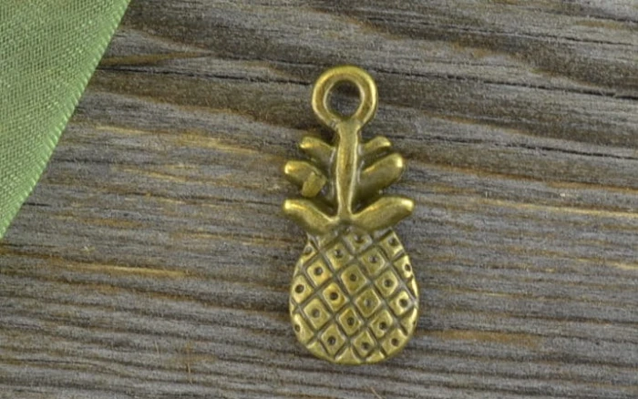 10784 Zawieszka mała ananas w kolorze brązu 2 szt