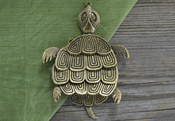  10870 Zawieszka duża ruchomy żółwik w kolorze brązu