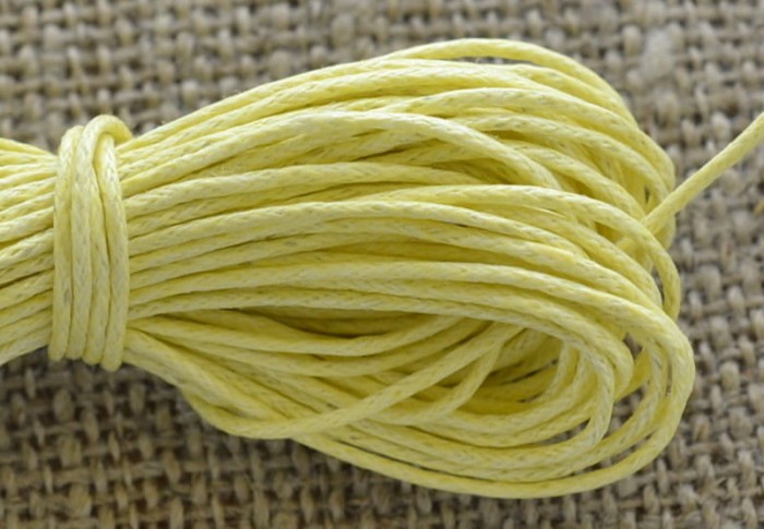 71755 Sznurek woskowany słomkowy 1mm 7 metrów