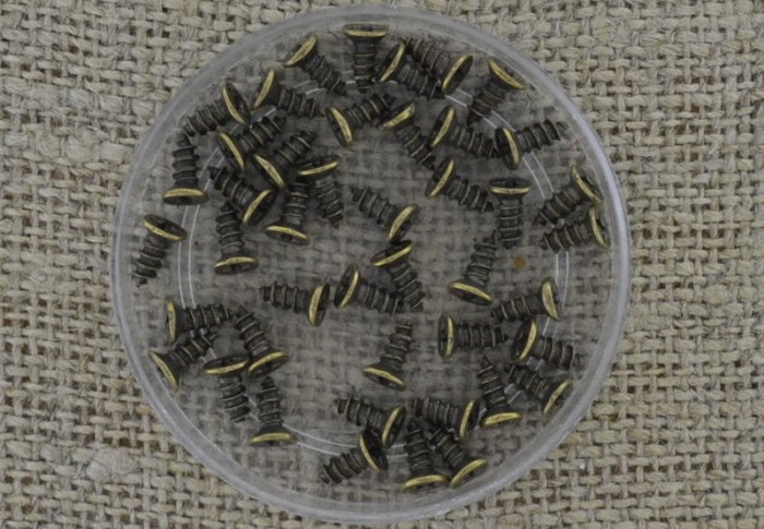 Wkręt 4,2*6mm kolor brąz 20szt