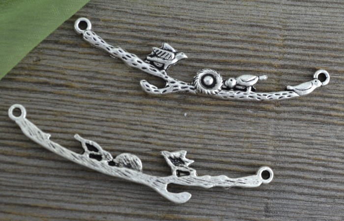 31265  Element ozdobny łącznik gałązka w kolorze srebra