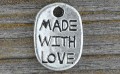 30718 Zawieszka mała MADE WITH LOVE w kolorze starego srebra 4 szt