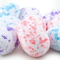 [w11503] Jajka 1,5x1,9cm białe różowe fioletowe plamki 100szt