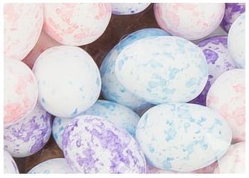 [w11802] Jaja 18x25mm białe róż niebieskie fioletowe plamki 50szt